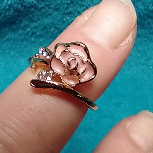 Jewelry - Goldtone pink rose enamel crystal ring adjustable